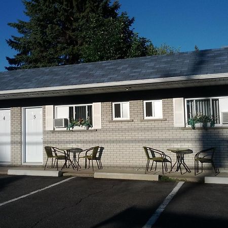 سان جان سور ريشليو Motel Montgolfiere Jp المظهر الخارجي الصورة