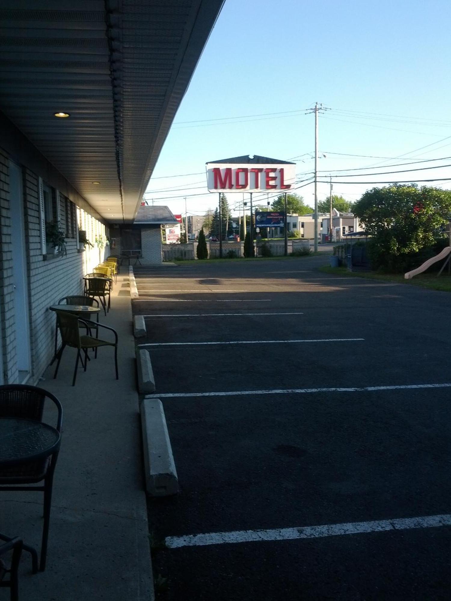 سان جان سور ريشليو Motel Montgolfiere Jp المظهر الخارجي الصورة