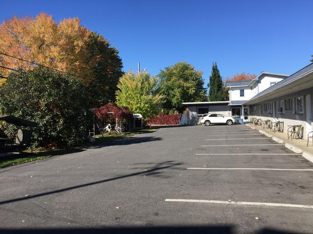سان جان سور ريشليو Motel Montgolfiere Jp المظهر الخارجي الصورة